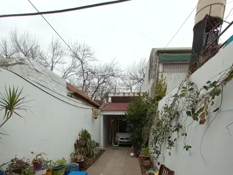 Casa 5 ambientes con 1 baño