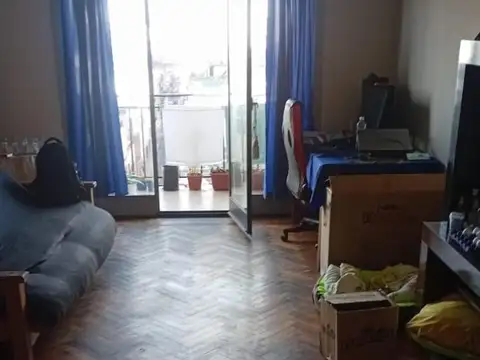 Departamento 4 Ambientes al Frente con Balcón y Lavadero