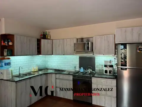 Casa en Venta con 3 cocheras