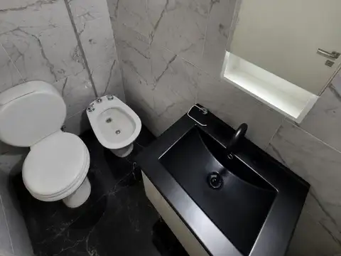PALERMO EXCELENTE CUATRO AMBIENTES CON LAVADERO PINTADO Y PLASTIFICADO