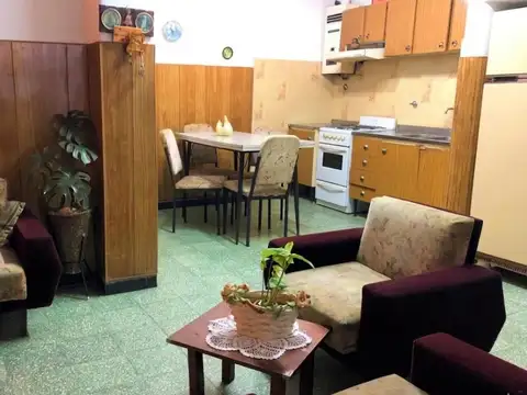 Casa 5 ambientes con 2 baños