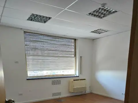 Oficinas de 700m2 a nuevas màs dos cocheras - RETASADAS