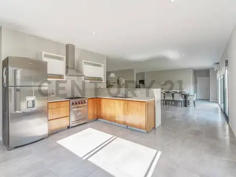 Casa 5 ambientes con 2 baños