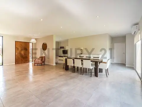 Casa en Venta en El Canton, USD 245.000
