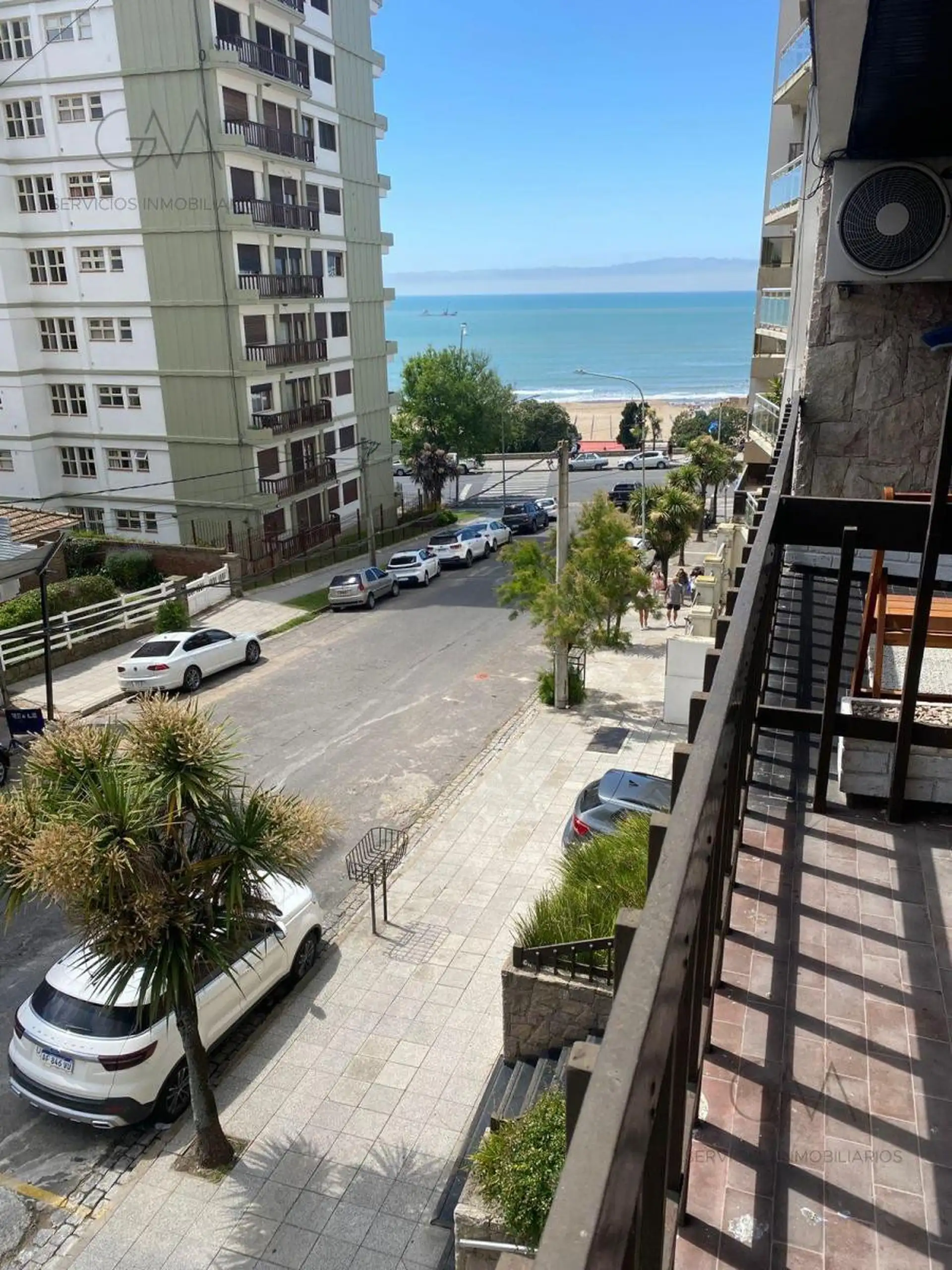 Depto 4 amb, 100m² en Playa Grande con cochera y patio