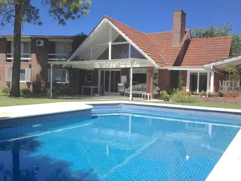 Casa 5 ambientes con 3 baños