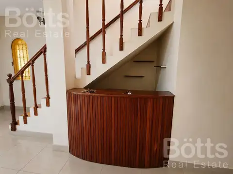 Casa en Venta con 3 cocheras