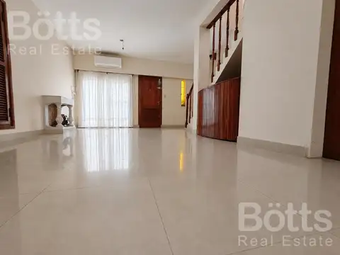 Casa en Venta- 5 amb -cochera 3 autos- patio- parrilla- terraza- A 5 cuadras de Plaza Irlanda