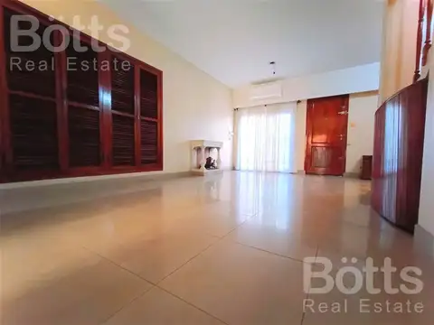 Casa en Venta- 5 amb -cochera 3 autos- patio- parrilla- terraza- A 5 cuadras de Plaza Irlanda