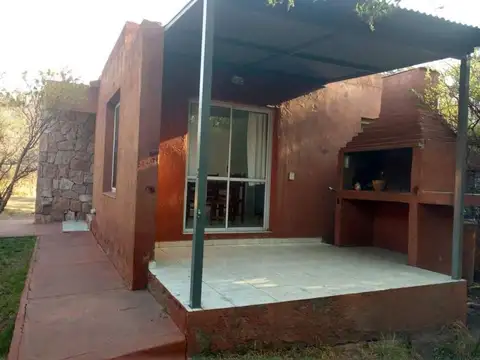 Casa 2 ambientes con 1 baño