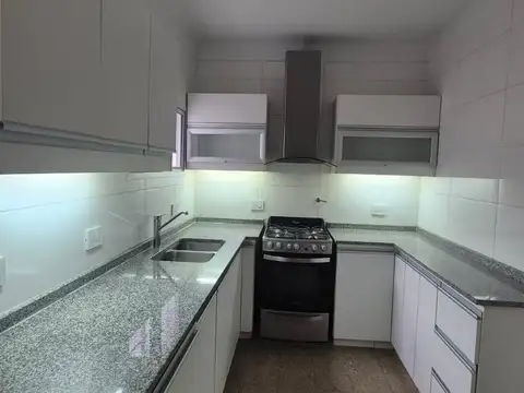 Cómodo y hermoso PH en Parque Chas con cochera