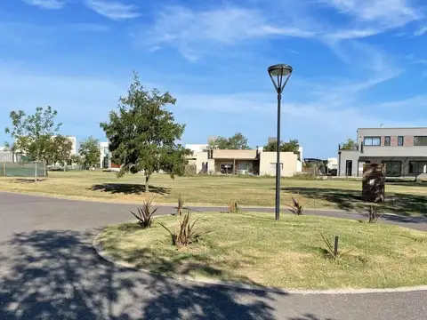 En Venta Lote Interno En El Barrio Canton Golf,