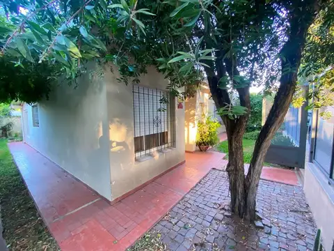 CASA EN VENTA :: UDAONDO/LELOIR :: 4 AMB
