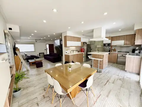 Casa en Venta en Adrogue, USD 649.000