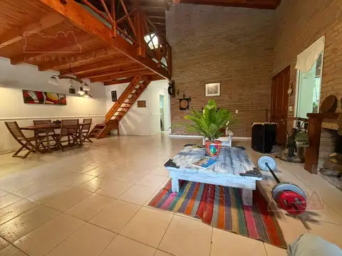 Casa 5 ambientes con 2 baños
