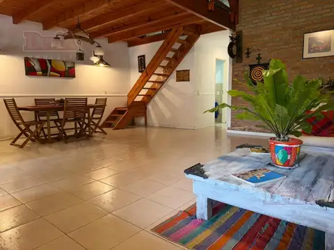 Casa en Venta con 2 cocheras
