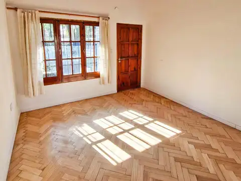 Bv.Sastre y Dorrego - Casa de 2/3 Dormitorios. 