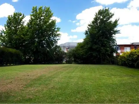 Venta Lote sobre avenida barrio Cadaques, Funes Hill