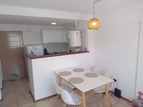 DEPARTAMENTO DE UN DORMITORIO SEMINUEVO MUY LUMINOSO CERCANO A PLAZA LOPEZ Y AV. PELLEGRINI