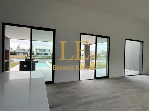 Casa 5 ambientes con 3 baños