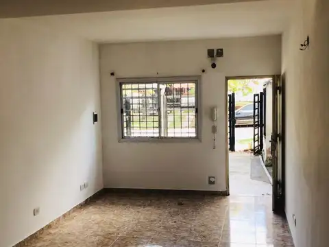 Jose Maria Paz 1700, Piso PB