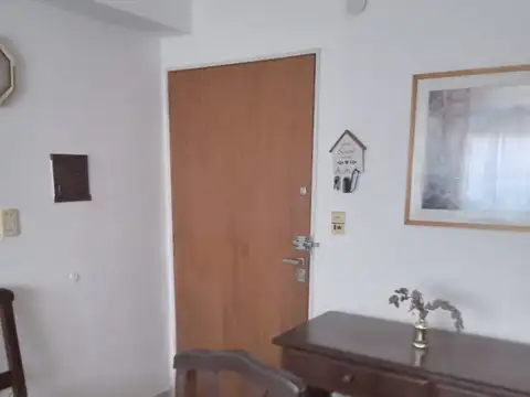 LA RIOJA 100, Piso 8