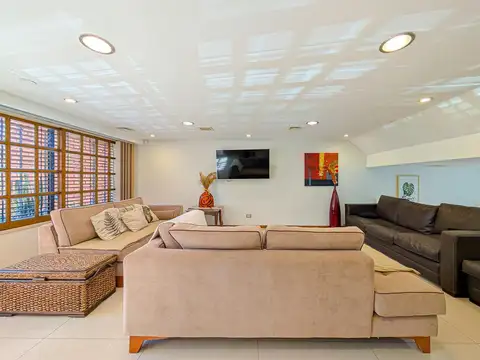 Casa 6 ambientes con 2 baños