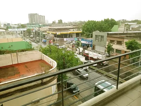 DEPARTAMENTO 3 AMBIENTES CON BALCON AMPLIO Y VISTA AL FRENTE. AV. H. YRIGOYEN 1301 3B AVELLANEDA