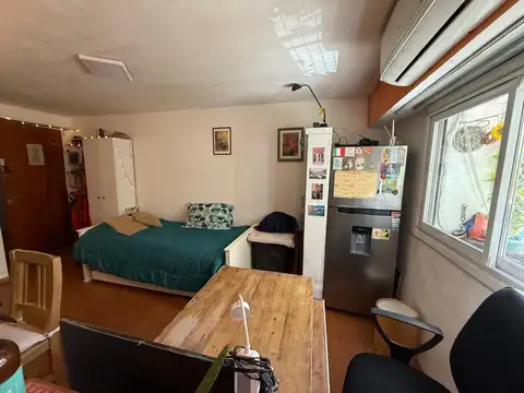Venta monoambiente almagro frente 1 piso escalera