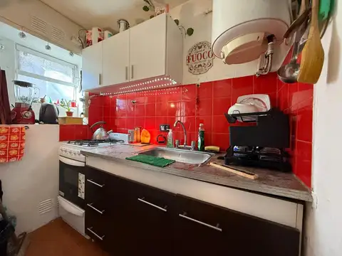 VENTA MONOAMBIENTE ALMAGRO FRENTE 1 PISO ESCALERA