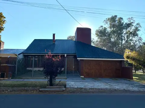 Casa en venta en Barrio Garbín | 4 dormitorios y piscina