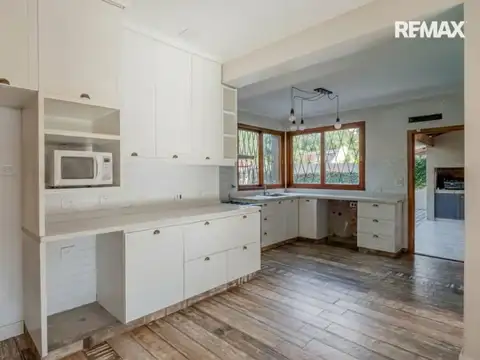 Casa en Venta con 4 cocheras