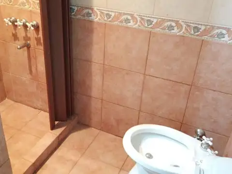 ALQUILER Excelente PH 3 Amb. con Patio en Martínez