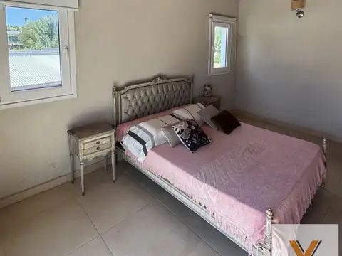 Casa 5 ambientes con 4 baños
