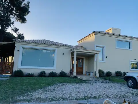 Casa en venta - 4 Dormitorios 4 Baños - 700mts2 - Pinamar
