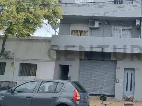 ALQUILER DE GARAGE/ GALPÓN MÚLTIPLE DESTINO, 58 entre  19 y 20 La Plata.-