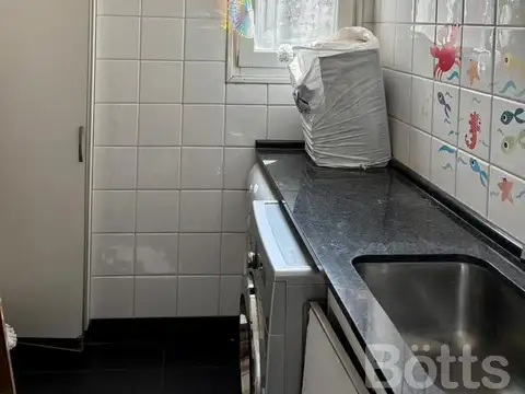 Departamento 8 ambientes con 2 baños