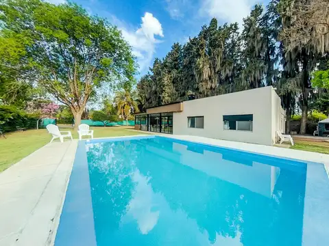 Casa con parque y piscina - Roldán