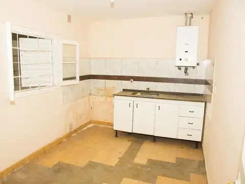 CASA 3 DORM. CON COCHERA EN VENTA Bª RIVADAVIA
