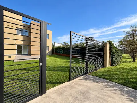 VENTA · DUPLEX · DOS DORMITORIOS · JARDÍN · PARRILLERO · TIERRA DE SUEÑOS II