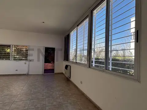 CASA 2 AMBIENTES EN UNA PLANTA CON JARDIN