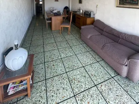 Venta de departamento 2 amb ampios con vista a Plaza Colon