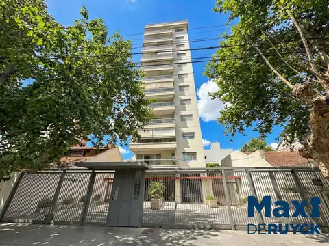 Hipolito Yrigoyen al 900 entre Matienzo y Ortiz de Ocampo