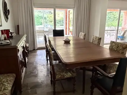 Casa en Venta con 6 cocheras