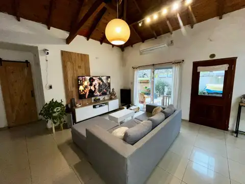 Depto Tipo Casa 3 ambientes con 2 baños
