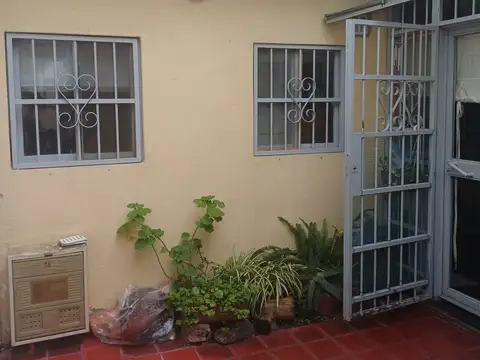 P.H PLANTA BAJA y PRIMER PISO BAJAS EXPENSAS PARA MEJORAR