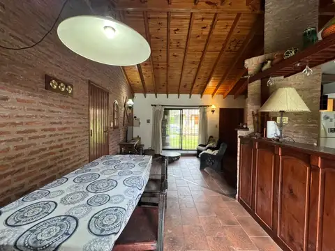 Casa 4 ambientes con 2 baños
