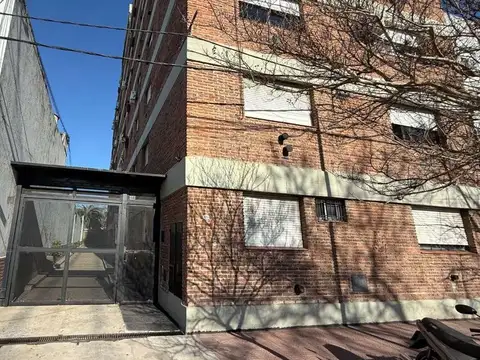 Cochera en venta en La Plata portón automatizado