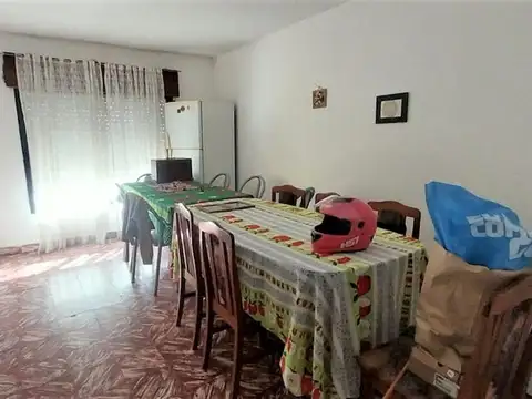Casa 7 ambientes con 2 baños