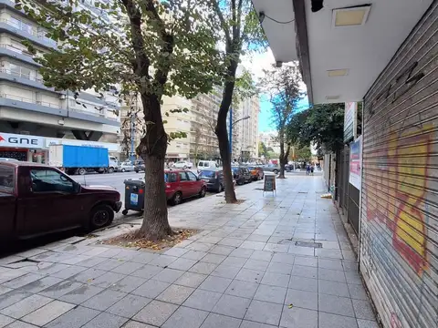 Av Colon 2200, Piso 8